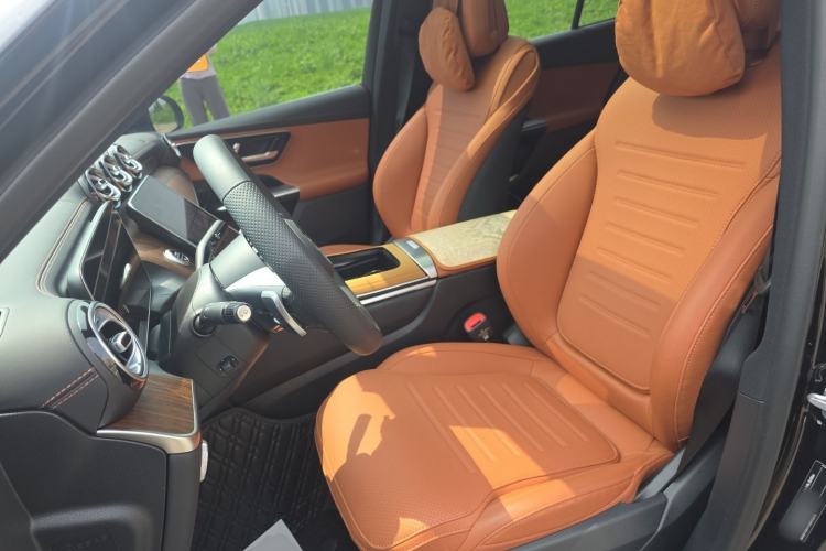 Used Mercedes-Benz GLC 2025 Refreshed GLC 300 L 4MATIC Dynamic Version 5 Seats Left Front Seat