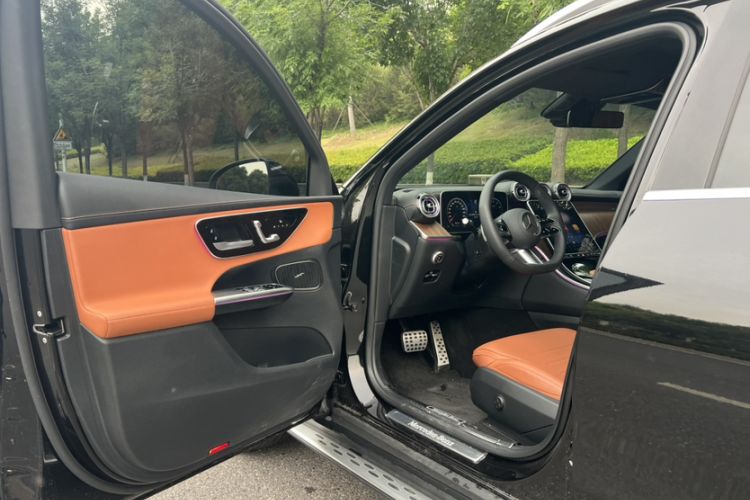 Used Mercedes-Benz GLC 2025 Refreshed GLC 300 L 4MATIC Dynamic Version 5 Seats Left Front Seat