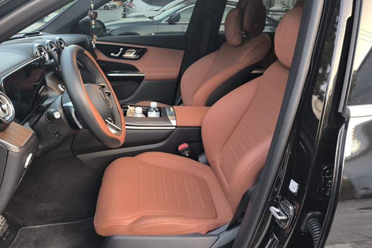 Used Mercedes-Benz GLC 2025 Refreshed GLC 300 L 4MATIC Dynamic Version 5 Seats Left Front Seat