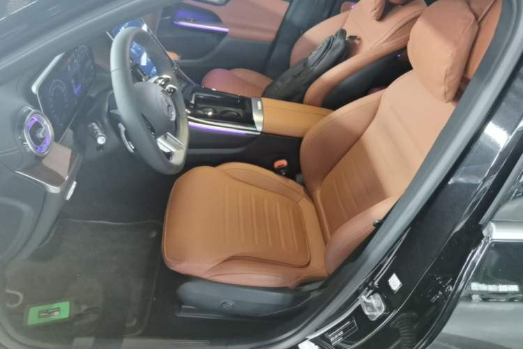 Used Mercedes-Benz GLC 2025 Refreshed GLC 300 L 4MATIC Dynamic Version 5 Seats Left Front Seat