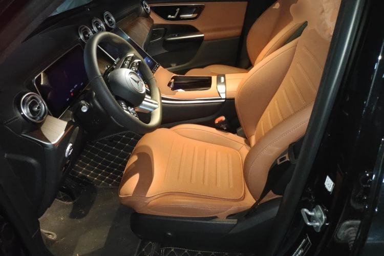 Used Mercedes-Benz GLC 2025 Refreshed GLC 300 L 4MATIC Dynamic Version 5 Seats Left Front Seat