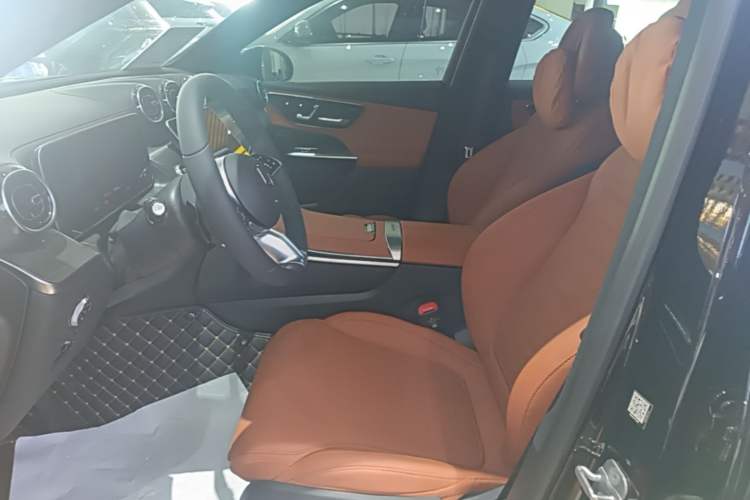 Used Mercedes-Benz GLC 2025 Refresh GLC 260 L 4MATIC Dynamic Edition Left Front Seat