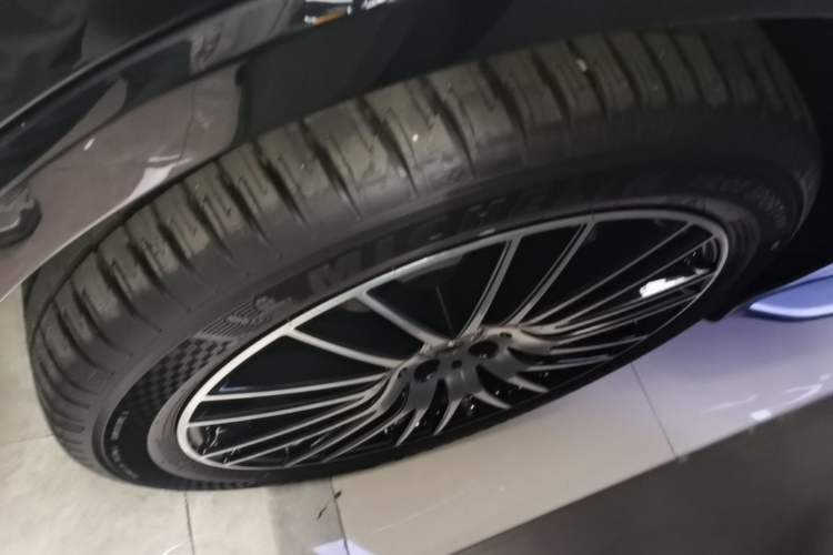 Used Mercedes-Benz GLC 2025 GLC 300 L 4MATIC Luxury Model 5 Seats Left Front Wheel Hub