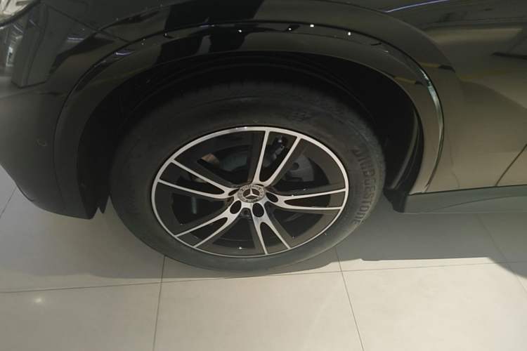 Used Mercedes-Benz GLC 2025 Facelift GLC 260 L 4MATIC Luxury Edition Left Front Wheel Hub