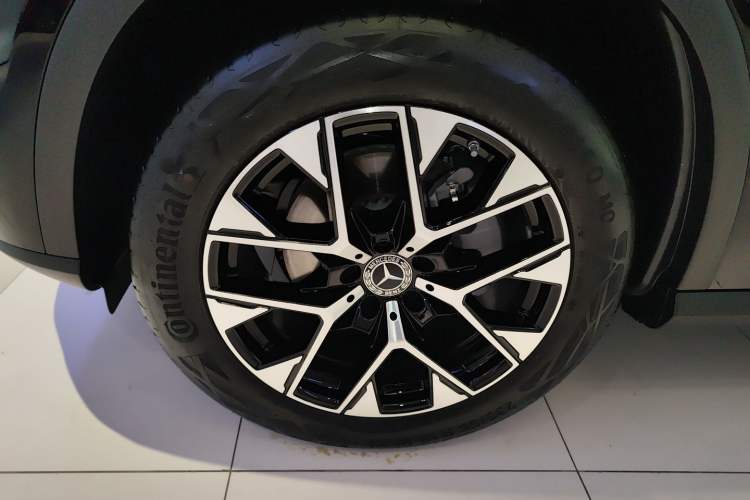 Used Mercedes-Benz GLC 2025 Refresh GLC 260 L 4MATIC Dynamic Edition Left Front Wheel Hub