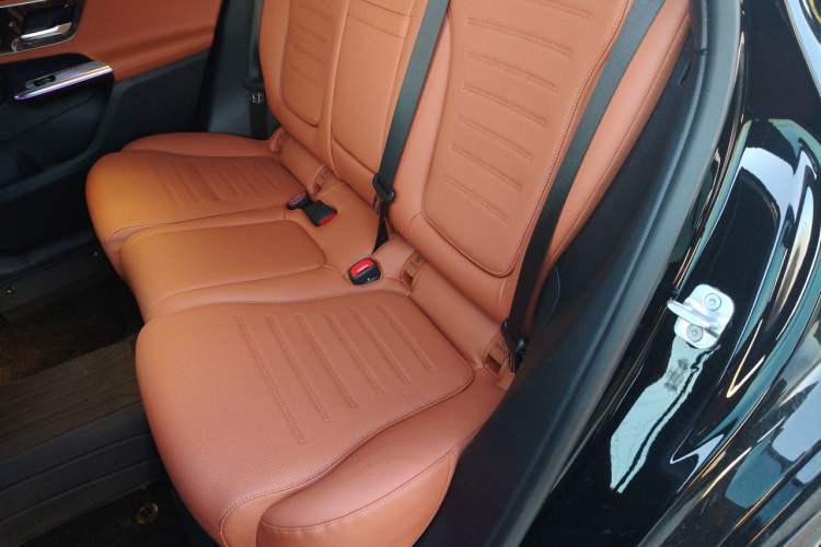 Used Mercedes-Benz GLC 2025 GLC 260 L 4MATIC Luxury Model Left Rear Seat