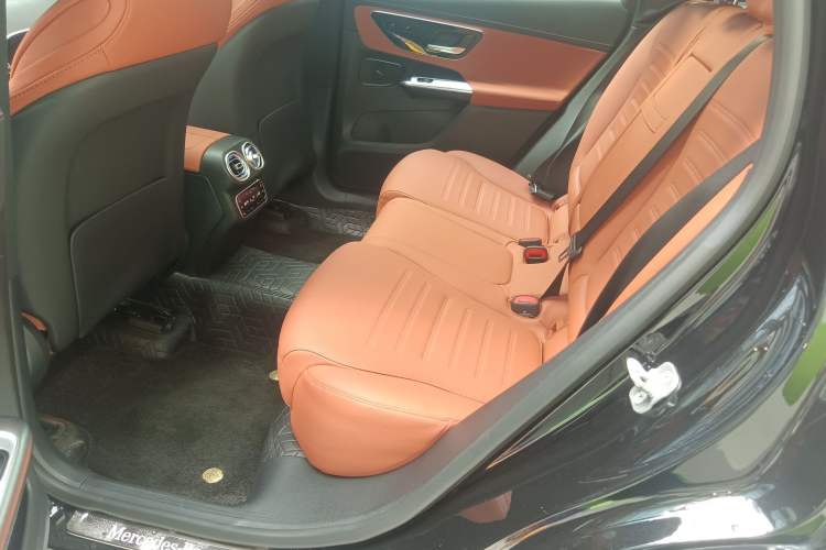 Used Mercedes-Benz GLC 2025 Facelift GLC 260 L 4MATIC Luxury Edition Left Rear Seat