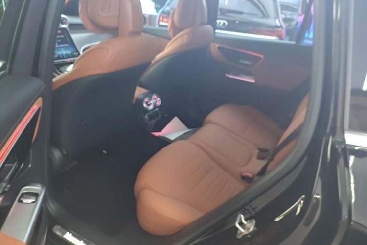 Used Mercedes-Benz GLC 2025 Refreshed GLC 300 L 4MATIC Dynamic Version 5 Seats Left Rear Seat
