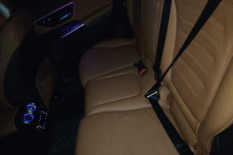 Used Mercedes-Benz GLC 2025 Refreshed GLC 300 L 4MATIC Dynamic Version 5 Seats Left Rear Seat