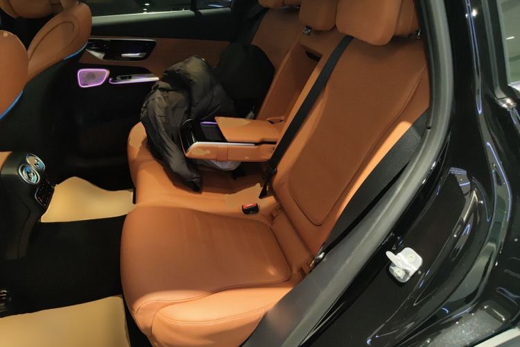 Used Mercedes-Benz GLC 2025 Refresh GLC 260 L 4MATIC Dynamic Edition Left Rear Seat