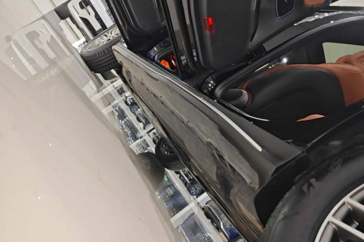 Used Mercedes-Benz GLC 2025 GLC 300 L 4MATIC Dynamic Model 5 Seats Left Side Sill