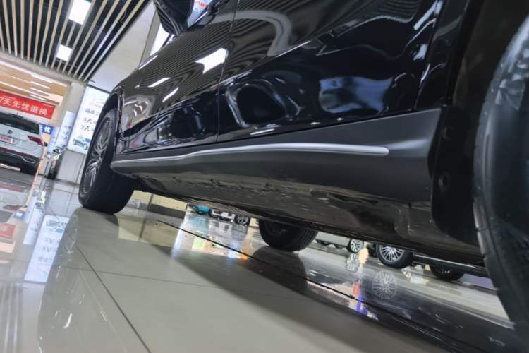 Used Mercedes-Benz GLC 2025 Refreshed GLC 300 L 4MATIC Dynamic Version 5 Seats Left Side Sill