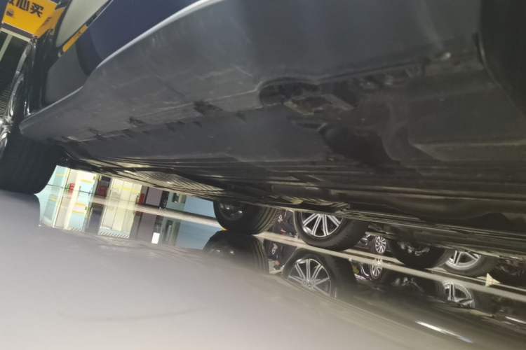 Used Mercedes-Benz GLC 2025 GLC 300 L 4MATIC Luxury Model 5 Seats Left Side Sill