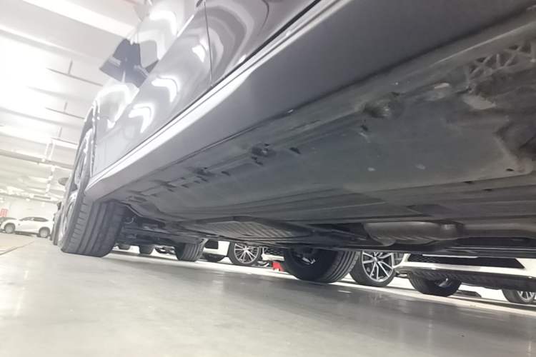 Used Mercedes-Benz GLC 2025 GLC 260 L 4MATIC Luxury Model Left Side Sill