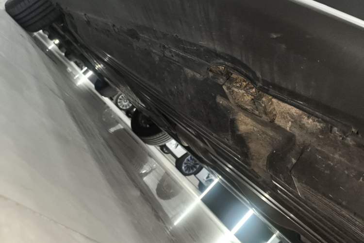 Used Mercedes-Benz GLC 2025 Refreshed GLC 300 L 4MATIC Dynamic Version 5 Seats Left Side Sill