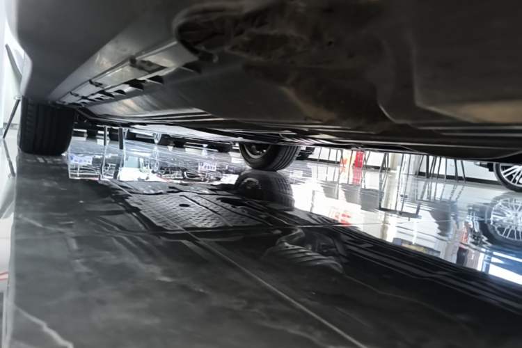 Used Mercedes-Benz GLC 2025 GLC 300 L 4MATIC Dynamic Model 5 Seats Left Side Sill