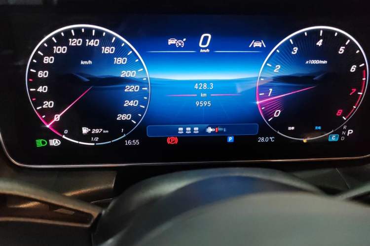 Used Mercedes-Benz GLC 2025 Facelift GLC 260 L 4MATIC Luxury Edition Odometer Close Up