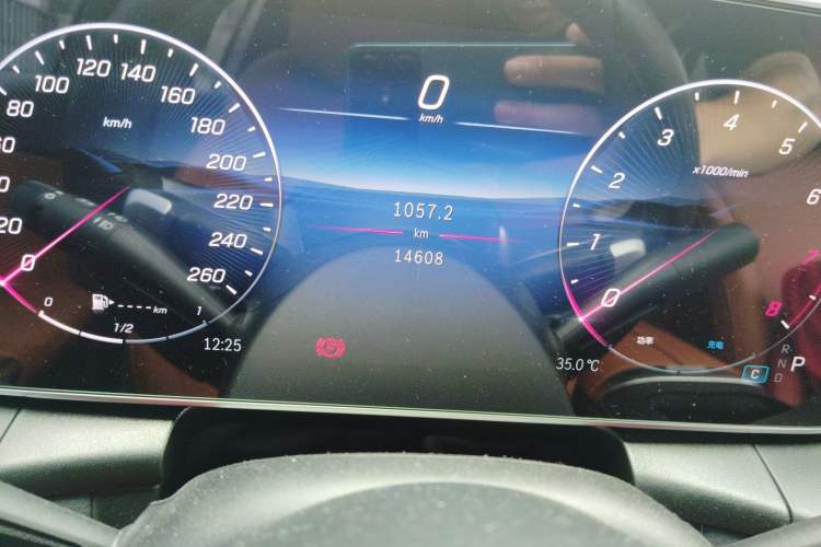 Used Mercedes-Benz GLC 2025 GLC 300 L 4MATIC Dynamic Model 5 Seats Odometer Close Up