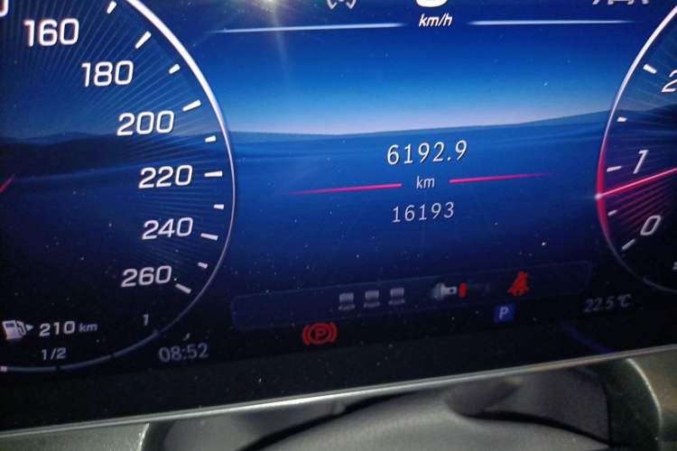 Used Mercedes-Benz GLC 2025 GLC 300 L 4MATIC Dynamic Model 5 Seats Odometer Close Up