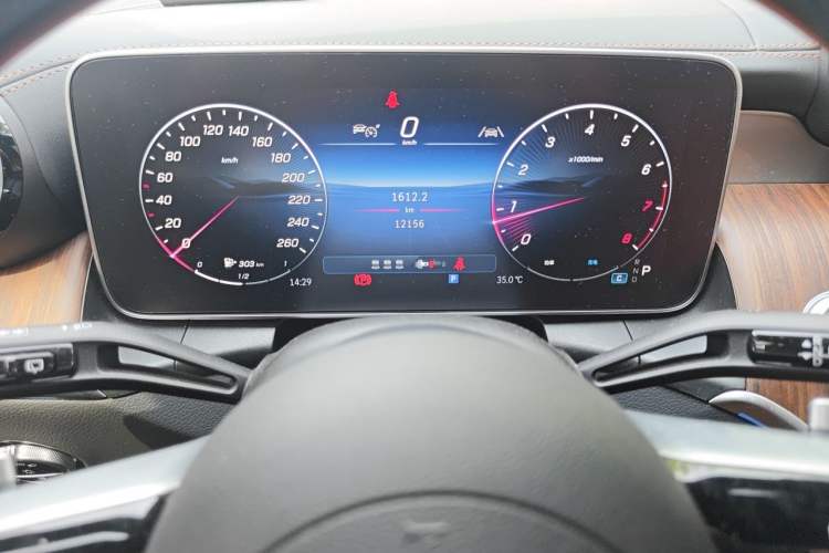 Used Mercedes-Benz GLC 2025 Refreshed GLC 300 L 4MATIC Dynamic Version 5 Seats Odometer Close Up