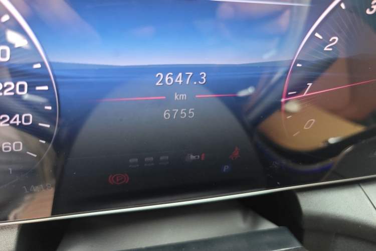 Used Mercedes-Benz GLC 2025 GLC 260 L 4MATIC Luxury Model Odometer Close Up