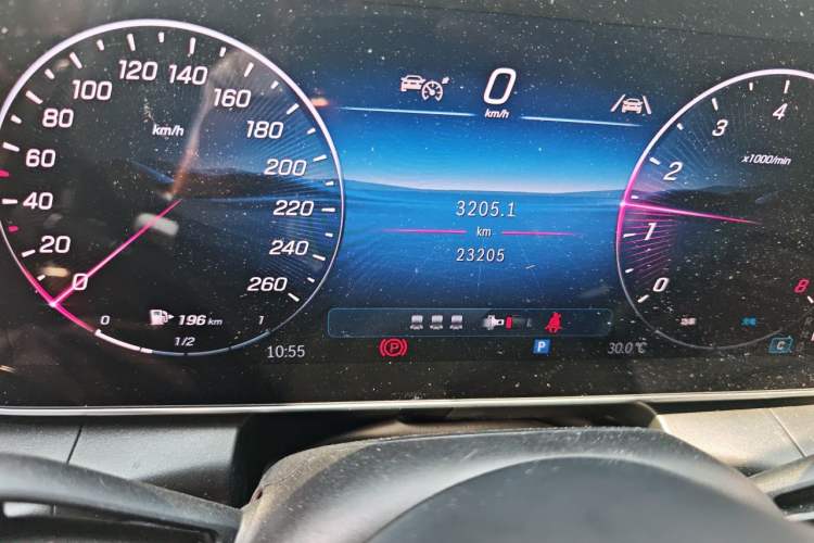 Used Mercedes-Benz GLC 2025 GLC 300 L 4MATIC Dynamic Model 5 Seats Odometer Close Up