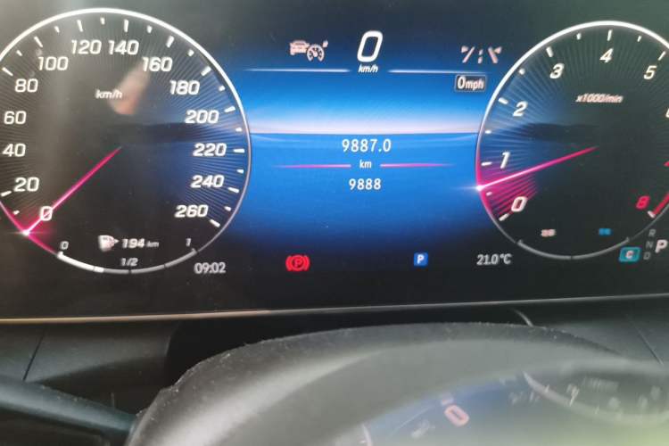 Used Mercedes-Benz GLC 2025 GLC 260 L 4MATIC Dynamic Edition Odometer Close Up