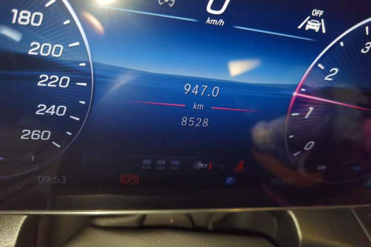 Used Mercedes-Benz GLC 2025 Facelift GLC 260 L 4MATIC Luxury Edition Odometer Close Up