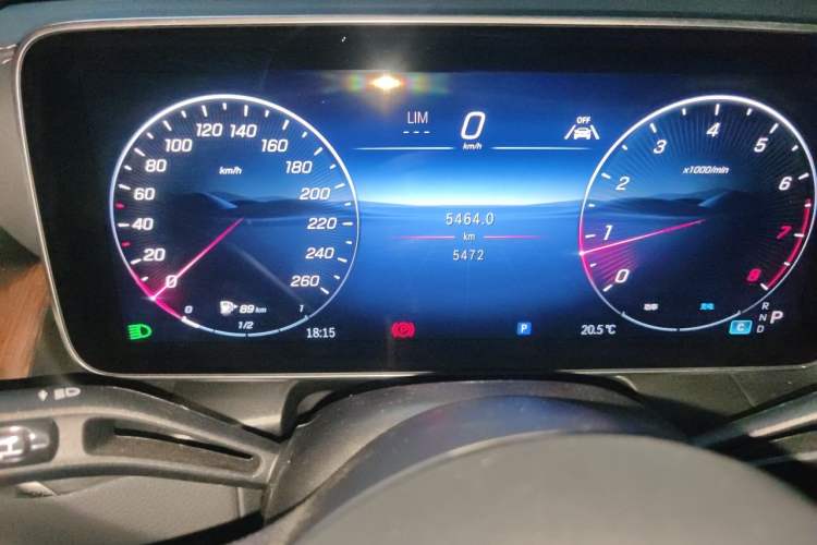 Used Mercedes-Benz GLC 2025 GLC 300 L 4MATIC Dynamic Model 5 Seats Odometer Close Up