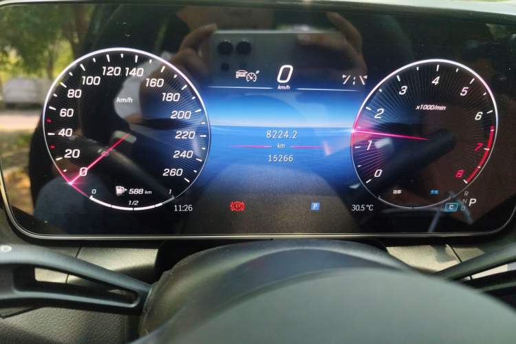 Used Mercedes-Benz GLC 2025 GLC 300 L 4MATIC Dynamic Model 5 Seats Odometer Close Up