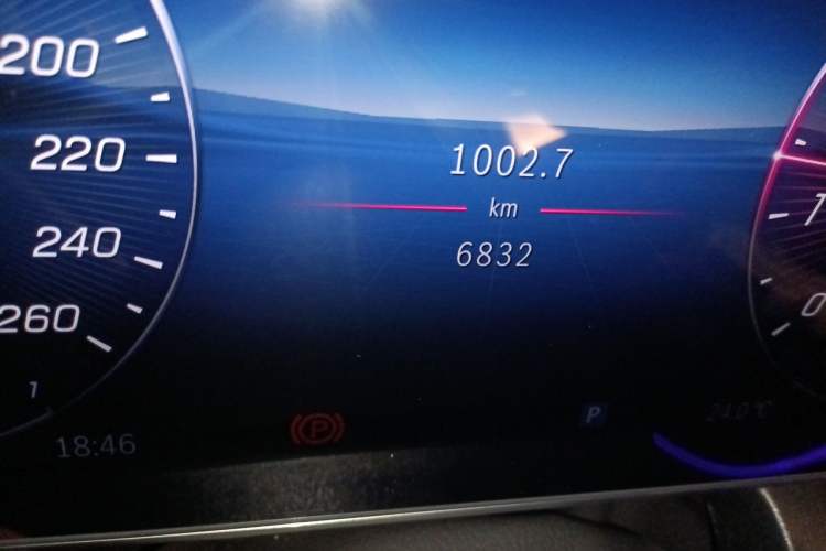 Used Mercedes-Benz GLC 2025 GLC 260 L 4MATIC Luxury Model Odometer Close Up