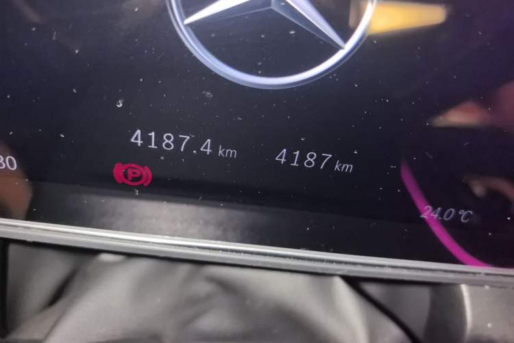 Used Mercedes-Benz GLC 2025 GLC 300 L 4MATIC Dynamic Edition 7-seater Odometer Close Up