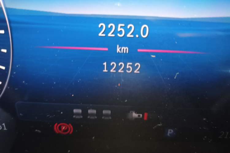 Used Mercedes-Benz GLC 2025 GLC 260 L 4MATIC Dynamic Edition Odometer Close Up