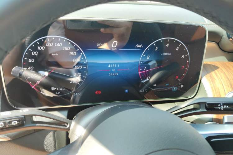 Used Mercedes-Benz GLC 2025 Refreshed GLC 300 L 4MATIC Dynamic Version 5 Seats Odometer Close Up