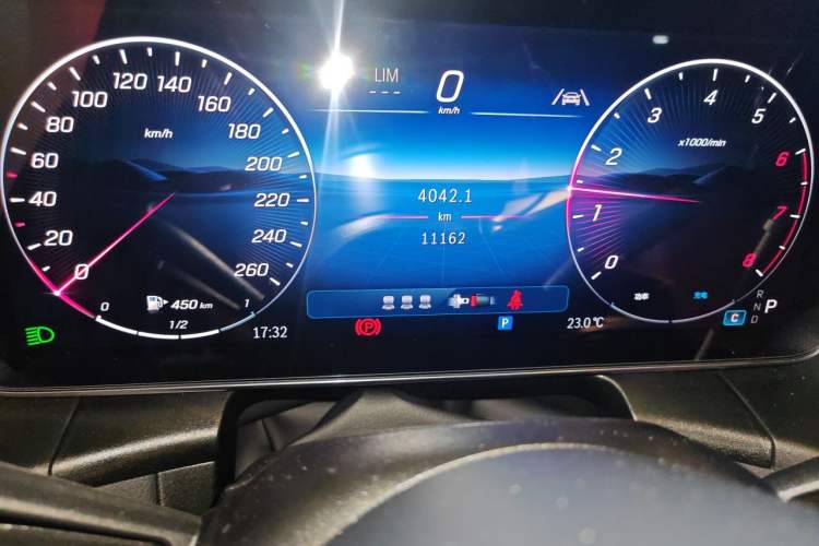 Used Mercedes-Benz GLC 2025 GLC 260 L 4MATIC Luxury Model Odometer Close Up