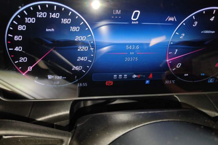 Used Mercedes-Benz GLC 2025 GLC 300 L 4MATIC Luxury Model 5 Seats Odometer Close Up