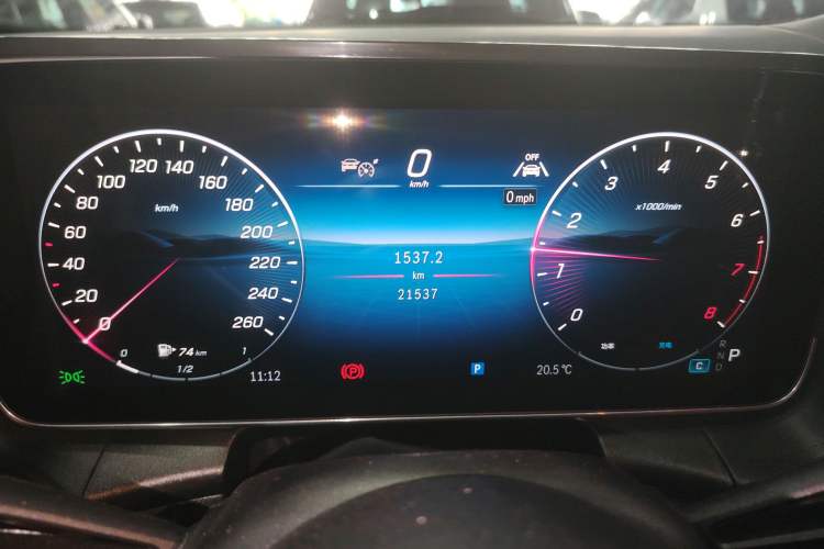 Used Mercedes-Benz GLC 2025 GLC 300 L 4MATIC Dynamic Model 5 Seats Odometer Close Up