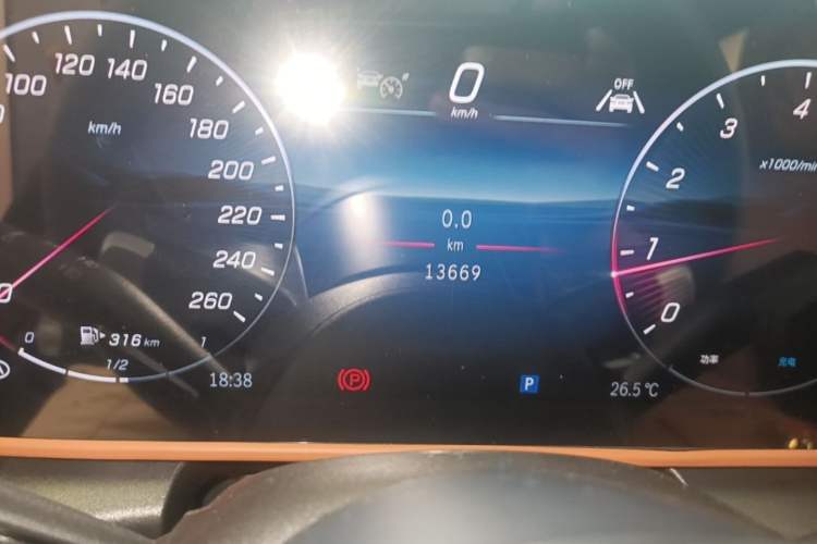 Used Mercedes-Benz GLC 2025 GLC 300 L 4MATIC Dynamic Model 5 Seats Odometer Close Up
