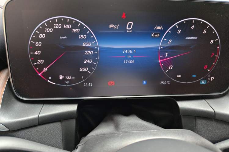 Used Mercedes-Benz GLC 2025 GLC 300 L 4MATIC Dynamic Model 5 Seats Odometer Close Up