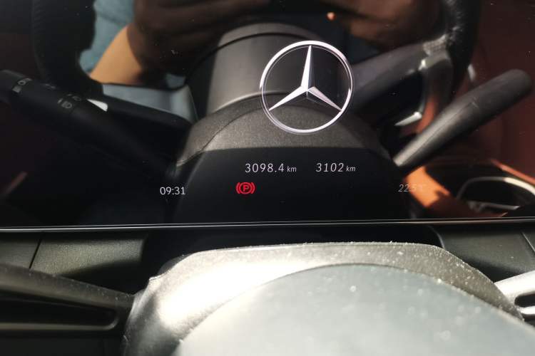 Used Mercedes-Benz GLC 2025 Facelift GLC 260 L 4MATIC Luxury Edition Odometer Close Up