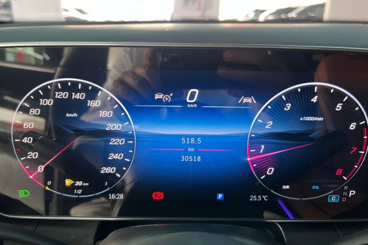 Used Mercedes-Benz GLC 2025 GLC 260 L 4MATIC Dynamic Edition Odometer Close Up