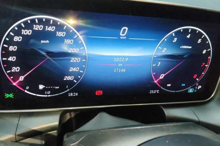 Used Mercedes-Benz GLC 2025 GLC 300 L 4MATIC Dynamic Model 5 Seats Odometer Close Up
