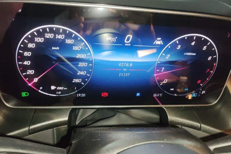Used Mercedes-Benz GLC 2025 GLC 300 L 4MATIC Dynamic Model 5 Seats Odometer Close Up