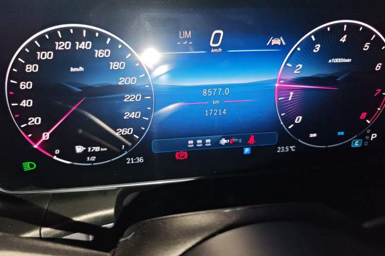 Used Mercedes-Benz GLC 2025 GLC 300 L 4MATIC Dynamic Model 5 Seats Odometer Close Up