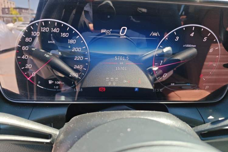 Used Mercedes-Benz GLC 2025 GLC 300 L 4MATIC Dynamic Edition 7-seater Odometer Close Up