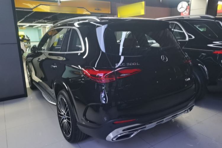 Used Mercedes-Benz GLC 2025 GLC 300 L 4MATIC Luxury Model 5 Seats Rear Left 45 Deg