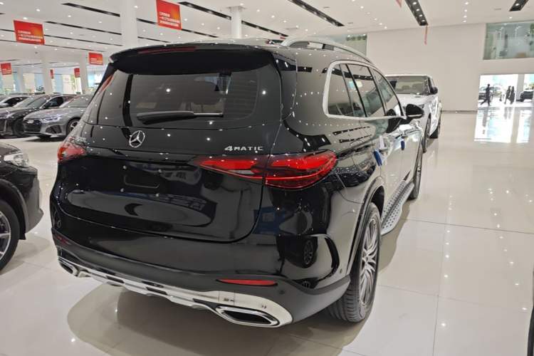 Used Mercedes-Benz GLC 2025 GLC 300 L 4MATIC Dynamic Model 5 Seats Rear Right 45 Deg