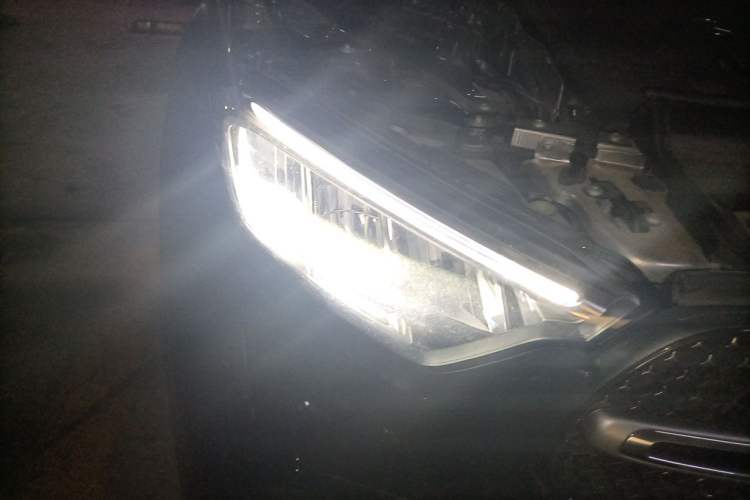 Used Mercedes-Benz GLC 2025 GLC 300 L 4MATIC Dynamic Model 5 Seats Right Front Headlight