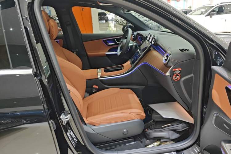 Used Mercedes-Benz GLC 2025 GLC 300 L 4MATIC Dynamic Model 5 Seats Right Front Seat