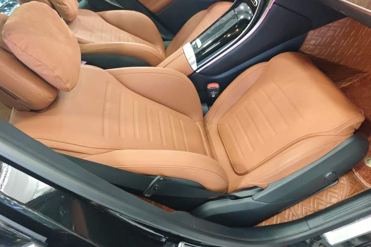 Used Mercedes-Benz GLC 2025 Refreshed GLC 300 L 4MATIC Dynamic Version 5 Seats Right Front Seat